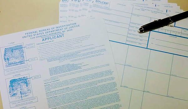 指紋証明書の申請手続の指紋採取FD-258 FBI指紋カード作成